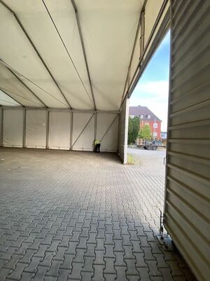 Demontagearbeiten_Lagerzelt_15m_1824403225198