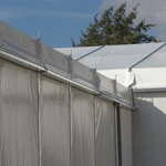 Regenrinne und Anbindung des Lagerzeltes an bestehendes Lagerzelt